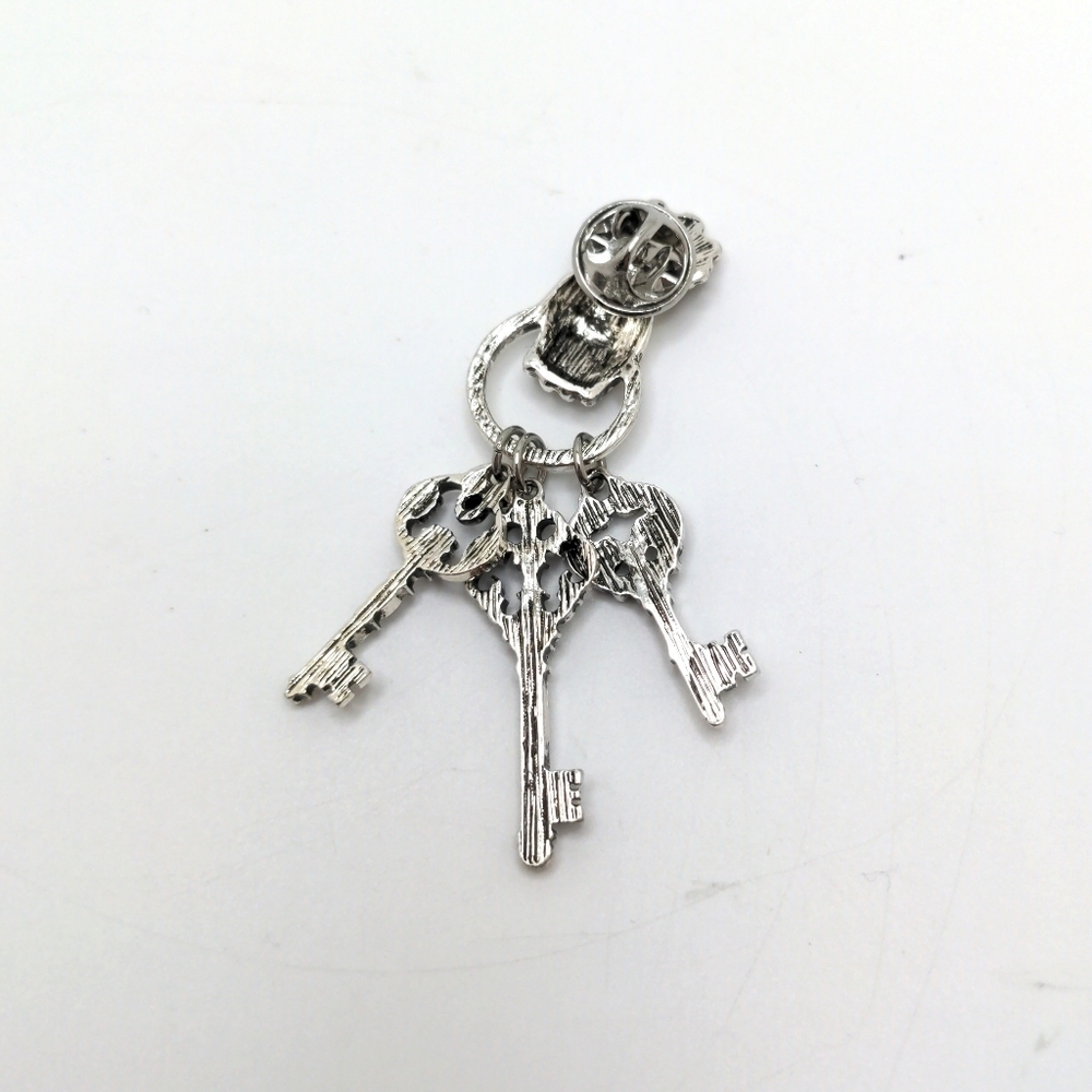 Victorian Revival Hand Brooch With Keys - Picture 5 of 6